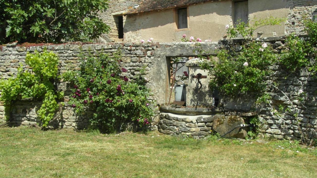 Chatel de Bierre Sigy-le-Châtel Exterior foto